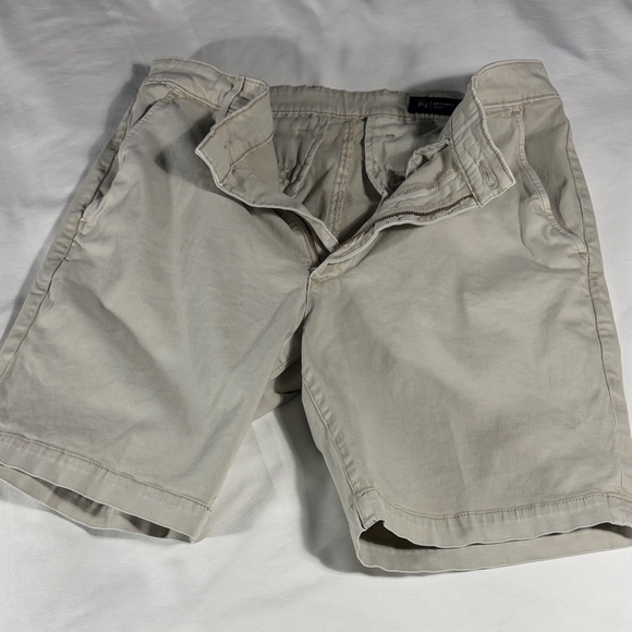AG Adriano Goldschmied mens stone khaki flat front 8.5" chino shorts - size 34R - Picture 9 of 12